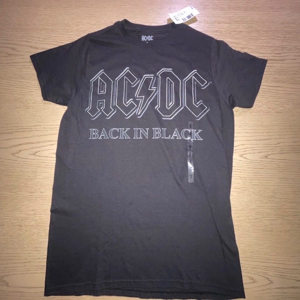 NWT AC/DC Back in Black Graphic T Shirt Black Size Small 2018 Band Tee